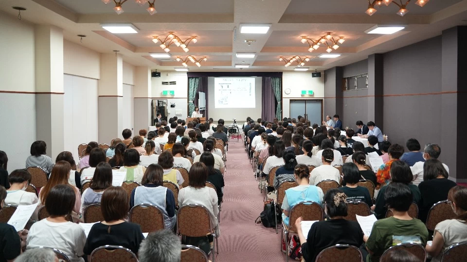 転職後も安心。保育士のキャリアップと保育現場の環境改善研修