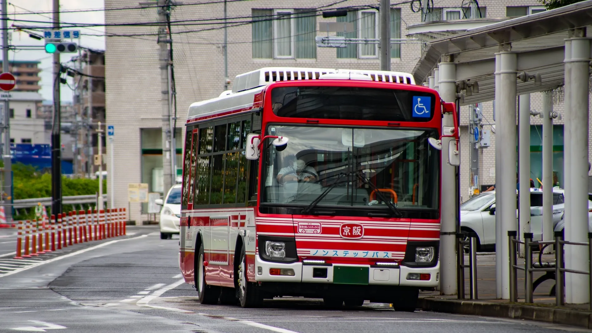 【最新】バス運転手の年収は？ドライバー不足で変わる注目のバス会社たち