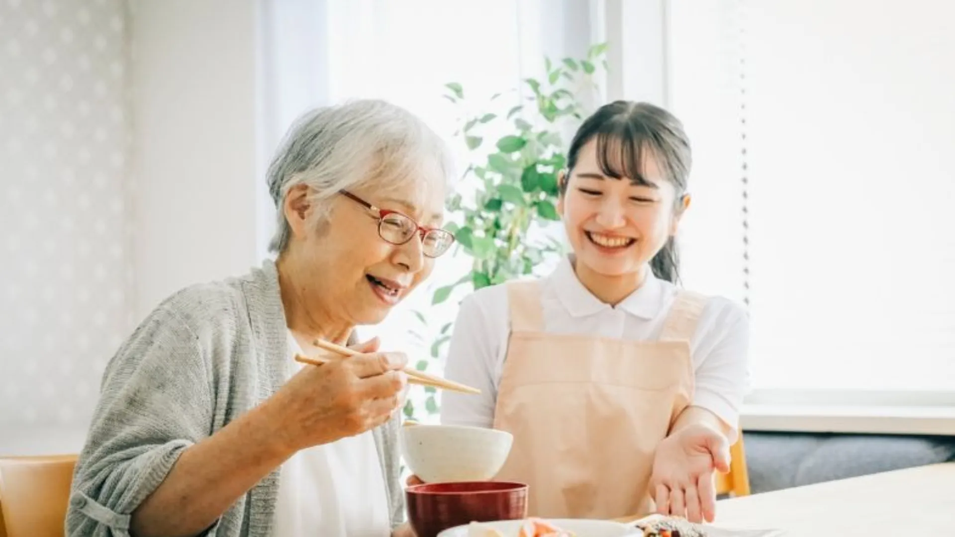 介護士の給料は低い？年収アップする4つの方法で経済的な安定をつかむ