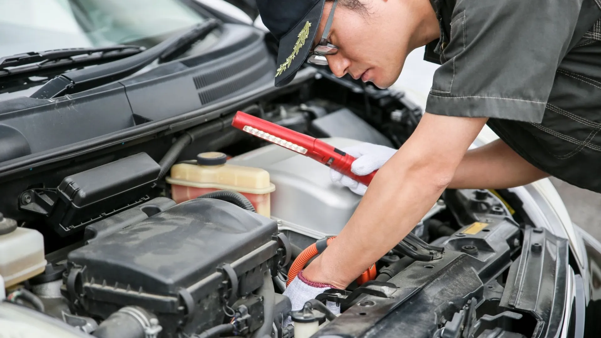 自動車整備士の転職先は？経験・資格を活かせる仕事と職場を紹介