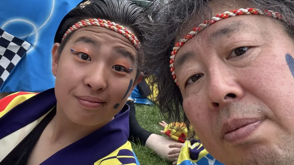 帯広のYOSAKOIソーランチーム「Excla!matioN」で共演する佐々木さんと息子さん
