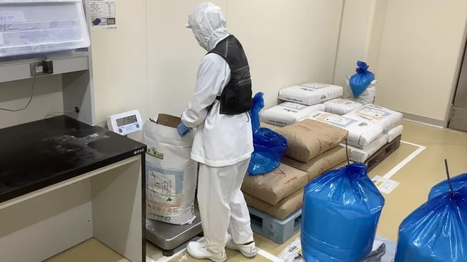 【製粉工場】北海道産の小麦粉をブレンドしてミックス粉を作る仕事です