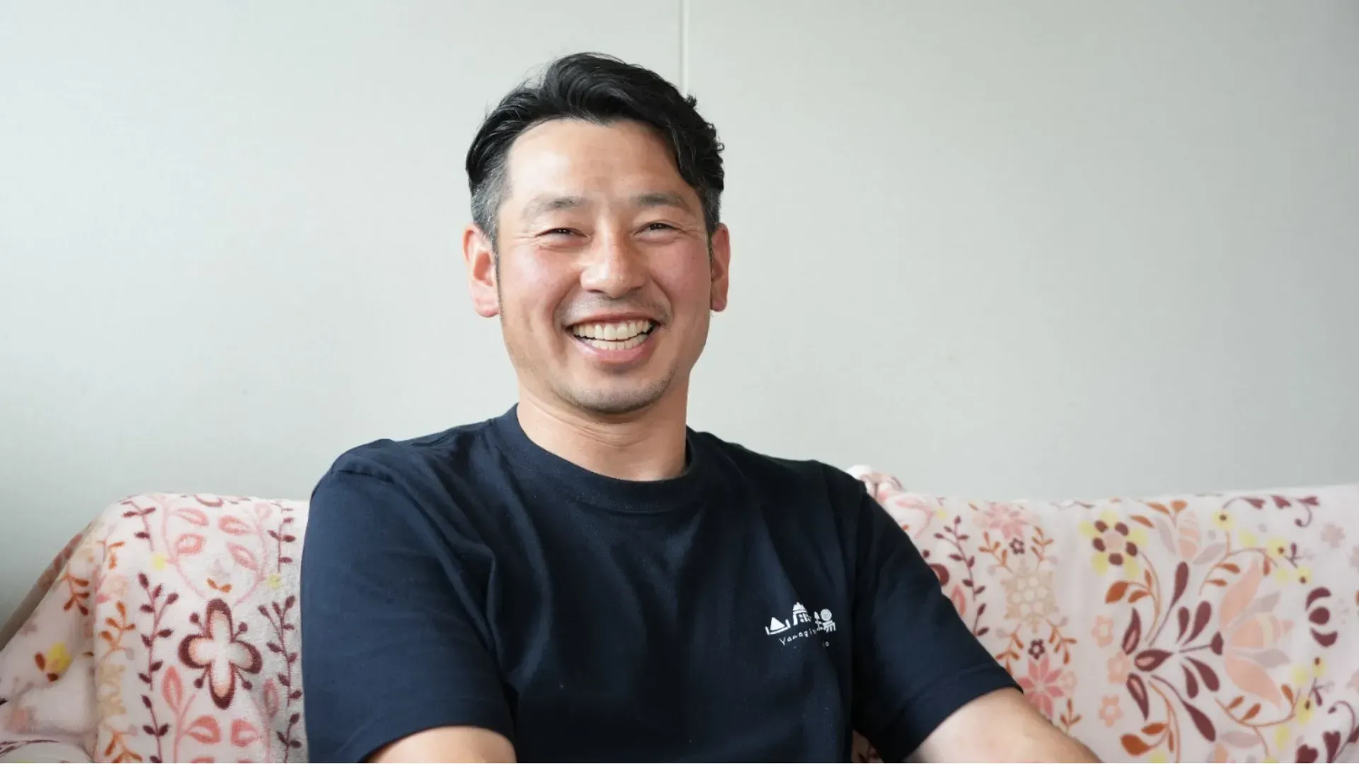 開拓から100年。歴史ある5代目山岸牧場は社長も含めて全員未経験でした