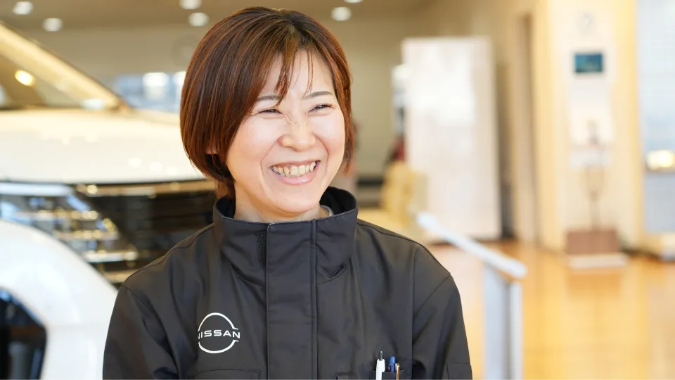 \日産ショールームの“顔”に!/お客様の安心を支えるサービスフロント(受付)スタッフ募集